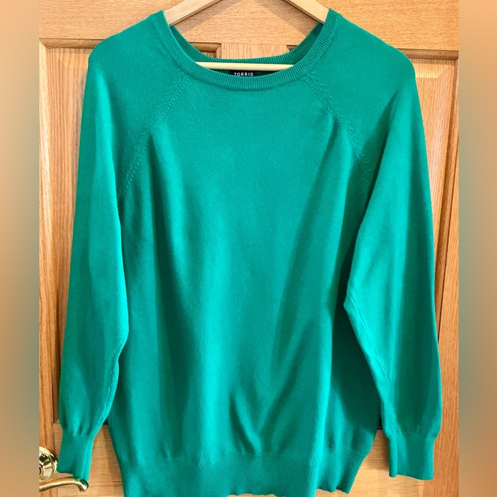 Torrid Everyday Soft Emerald Green Crewneck Sweater Raglan Sleeves Size 1X - Picture 2 of 5